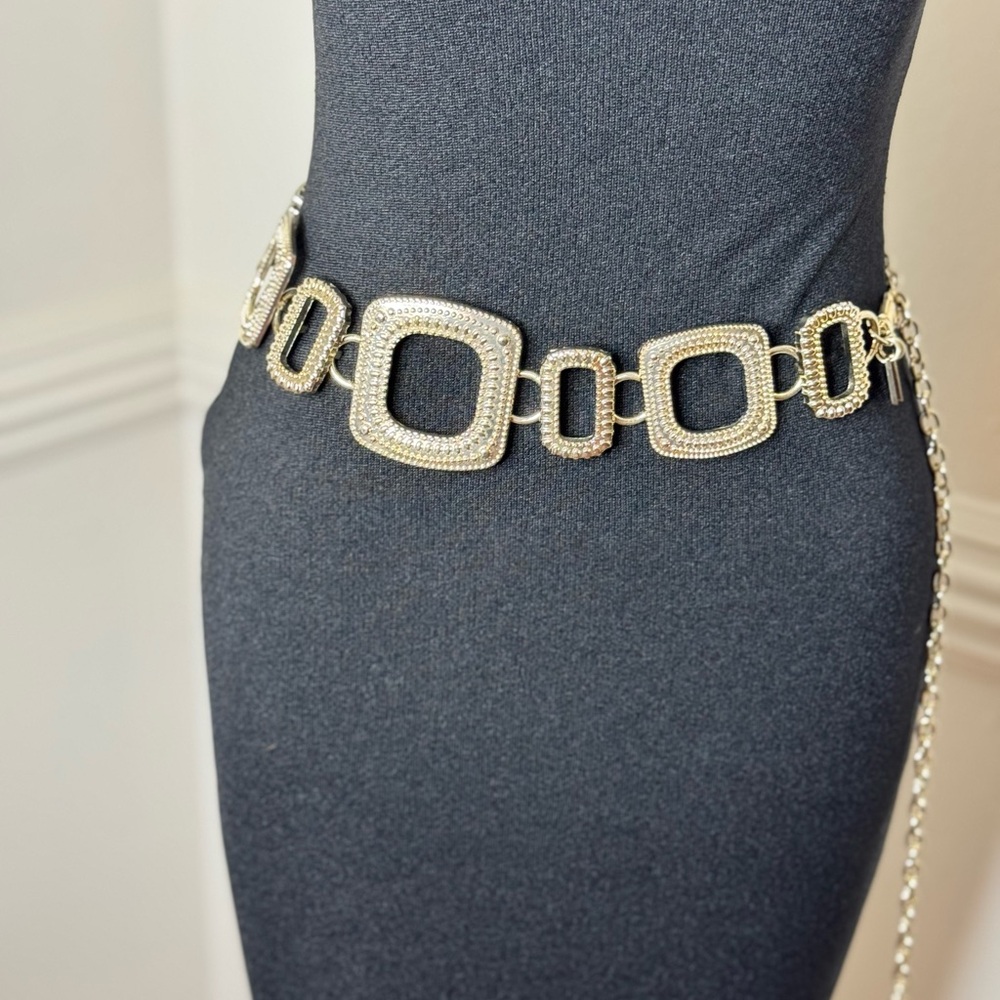 SOLD!!! Chico’s Silver Geometric Chain Belt